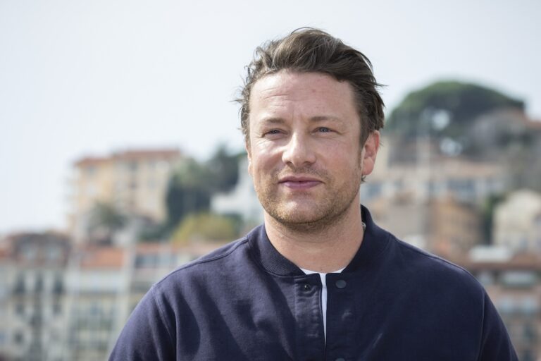 Do you recognize him? THIS is what Jamie Oliver looked like back in the day!