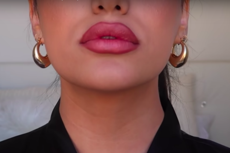 Teenagers try this bizarre trend for fuller lips