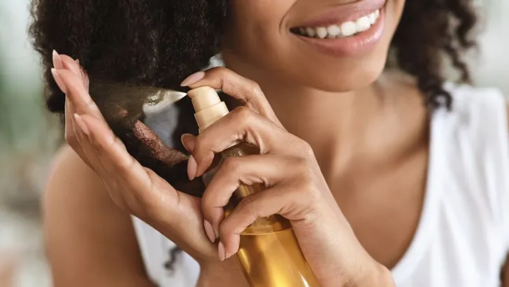 Spray perfume in your hair: smart or harmful?