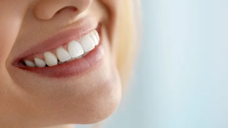 Ah! With these tips and tricks you will have bright white teeth in no time